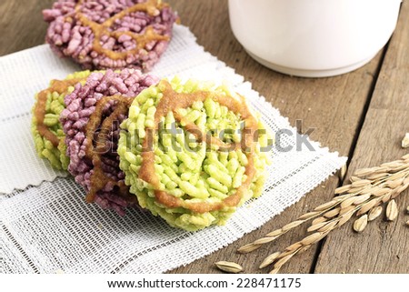 Thai\'s Rice cracker or rice biscuits.