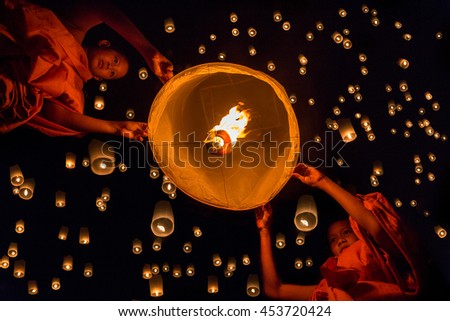 Novices lights floating lanterns made of paper