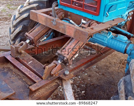 Tractor with two hydraulic cylinders for front loader