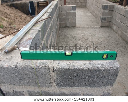 Leveling the building wall by spirit level, horizontal