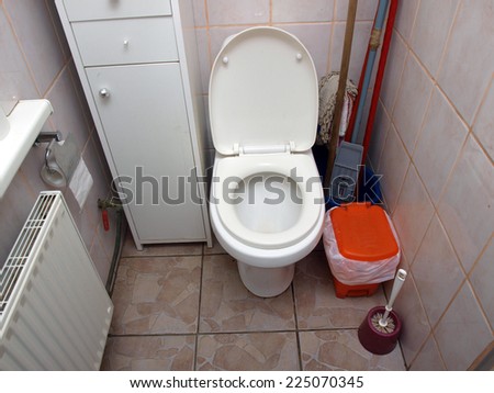 Water closet toilet bowl with open lid