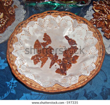 some chip of gateaux in a basket some chip of gateaux in a basket