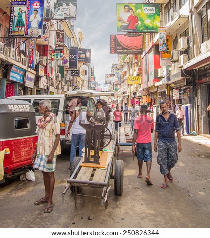 Colombo, SRI LANKA - NOVEMBER 1: Crowded street market on November 1, 2014 at Colombo, Sri Lanka.