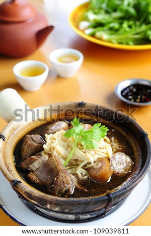 Malaysian stew of pork and herbal soup, Klang ba kut teh