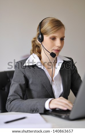 Female processing information / Concentrating on computerscreen / Female office worker having concentration problems while working, hands assisting forehead