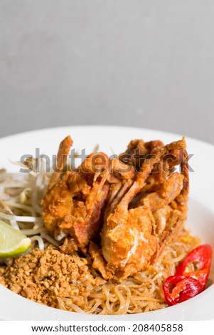 Pad Thai Soft Shell Crab in clear background.