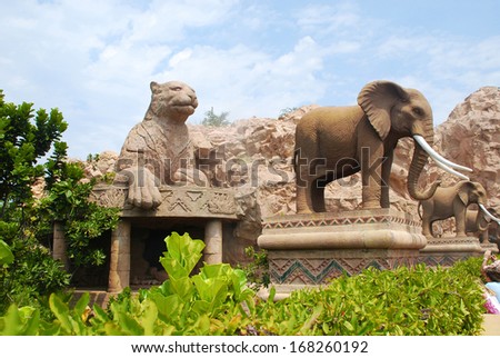 SUN CITY, SOUTH AFRICA - JANUARY 03: Gigantic elephant and leopard statues on Bridge of Time in famous resort Lost City at  January 03,2008 in Sun City, South Africa.