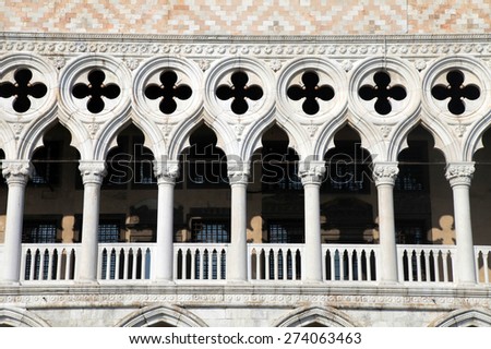 Venetian gothic architecture on The Doge\'s Palace (Italian Palazzo Ducale) balustrade, Venice, Italy.