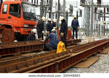 RAYONG -THAILAND - AUGUST 8 :Workers are preparing the process of moving the old transformers are large, high-voltage station. August 8, 2015 in Rayong province, Thailand