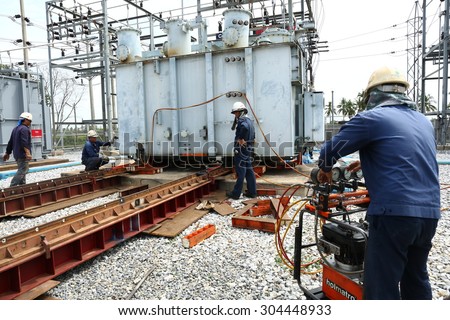 RAYONG -THAILAND - AUGUST 8 :Workers are preparing the process of moving the old transformers are large, high-voltage station. August 8, 2015 in Rayong province, Thailand