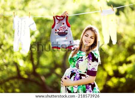 Beautiful pregnant woman outside, human pregnancy