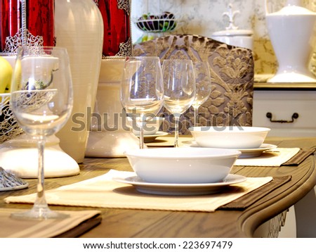 dinning table decoration with wine glass