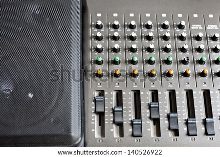 Sound mixing console and speaker
