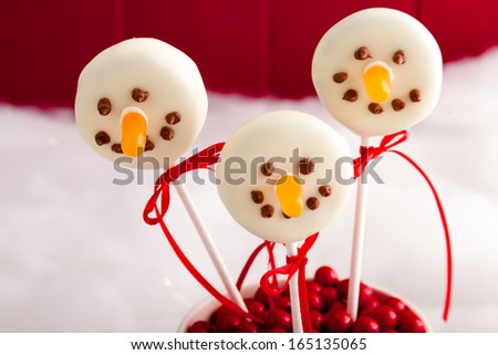 Snowmen cookie pops with red ribbon bows