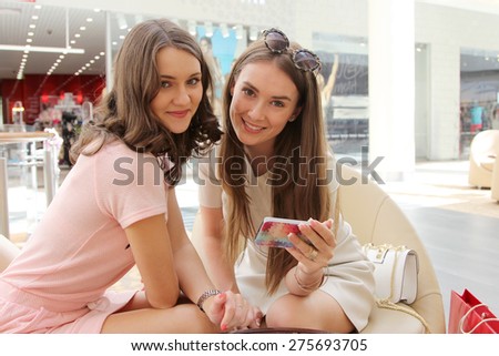 Girlfriends checkin an email in smartphone