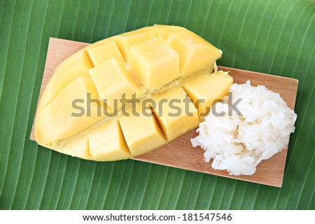 Ripe mango and sticky rice in bamboo dish on banana leaves,local Thai foods.