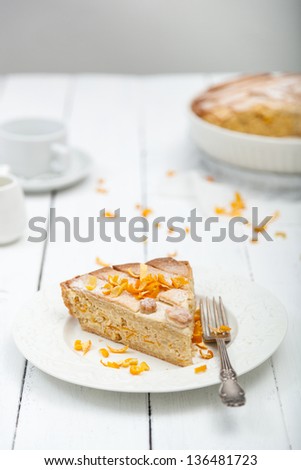 Tart with citrus peel and ricotta