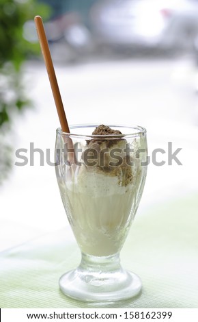 Milk ice cream with cocoa powder