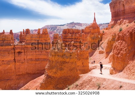Tourists on the trail of the  Navajo Loop. Bryce Canyon National Park, Utah, USA
