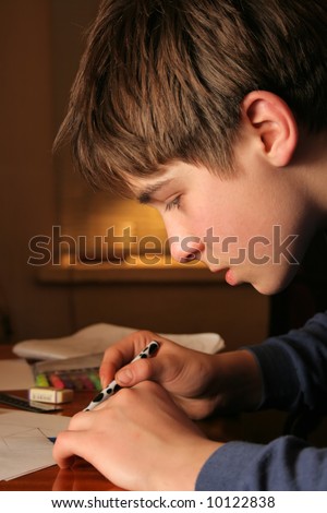 The boy with concentration drawing