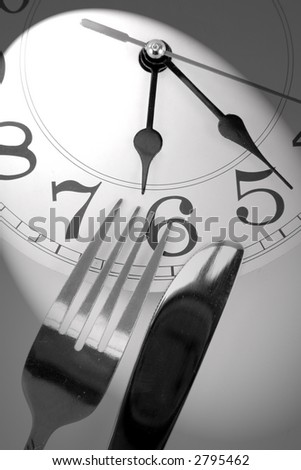 knife, fork and wall clock, concept of dinner time