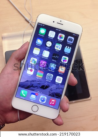 TORONTO - SEPTEMBER 21: Custormer holds an iPhone 6  Plus Gold at the Apple Store in Toronto, Canada on September 21, 2014. Apple releases the new iPhone 6 and iPhone 6 Plus on September 19, 2014.