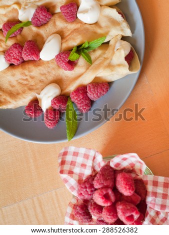 crepes raspberry