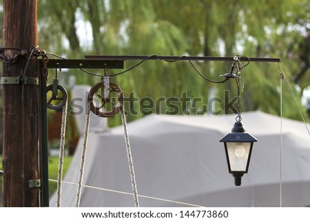 Sail side with pulley and light