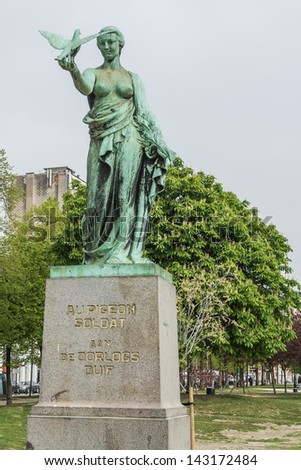  - stock-photo-brussels-may-the-statue-of-the-soldier-pigeon-by-victor-voets-on-may-unveiled-in-143172484