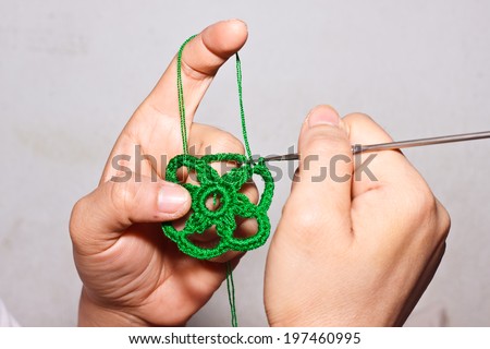 Demonstration of how to knit