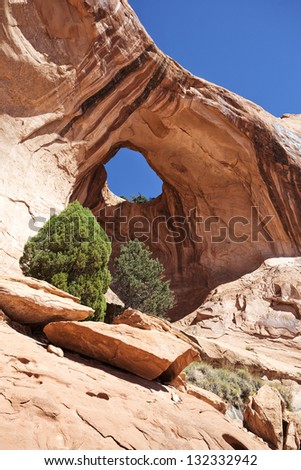 Bowtie Arch, a pothole arch formed when a pothole broke through from the top of the cliff