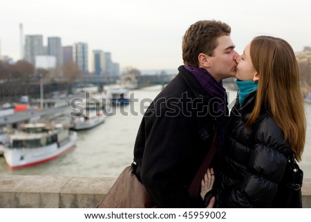 lovers kissing wallpapers. romantic wallpapers of lovers