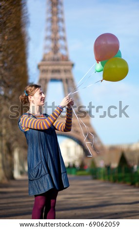 Rainy Eiffel Tower Pictures on Bright Clothes With Colourful Balloons In Paris Near The Eiffel Tower