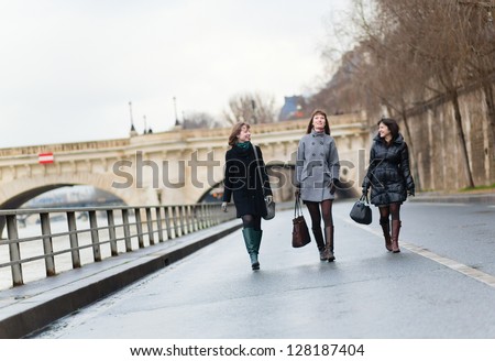 Three girls walking together in Paris