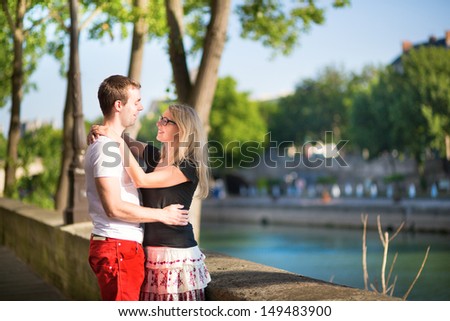 Dating couple in Paris on a summer day