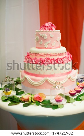 Wedding cake decorated with pink roses