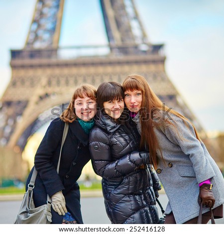 Three girls posing near the Eiffel tower