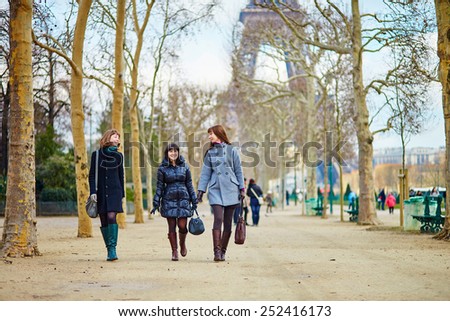 Three girls posing near the Eiffel tower