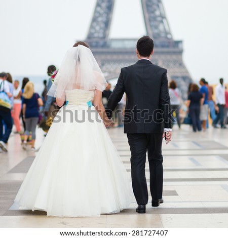 Just married couple walking to the Eiffel tower in Paris