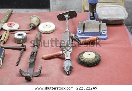 Tools for cleaning shoes and manufacturing business