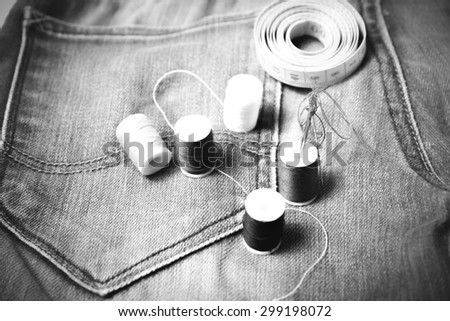 jean pants and sewing black and white tone color style