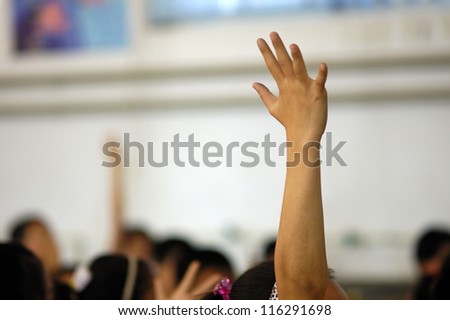 The classroom, the students were very involved, actively and enthusiastically raised their hands to answer the problem posed by the teacher./hand/students