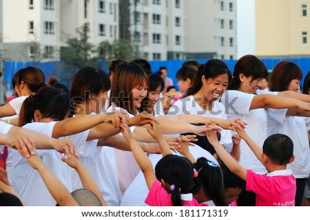 XINGTAI CITY, CHINA - MAY 26: To celebrate the June party held at May 26, 2012 baixiang County kindergarten. Unidentified teachers, students and parents during the warm and loving parent gathering.