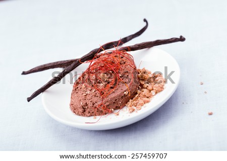 Chocolate mousse with chilli and granola with vanilla pods