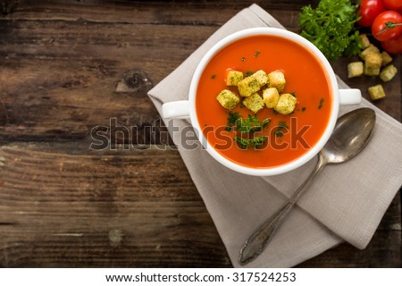 Tomato soup with croutons and fresh parsley