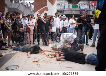 BANGKOK - SEPTEMBER 22 : Protesters act as dead wildlife as Stop EHIA campaign at Pathum Wan Intersection on September 22,2013 in Bangkok, Thailand.