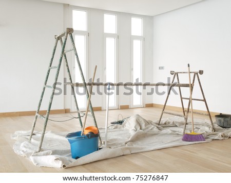 Scaffold in a white room with parquet
