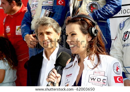 ISTANBUL - SEPTEMBER 25: TV reporter announces the winners at the Fatih Grand Prix ceremony during UIM World Offshore 225 Championship on September 25, 2010 in Istanbul, TURKEY