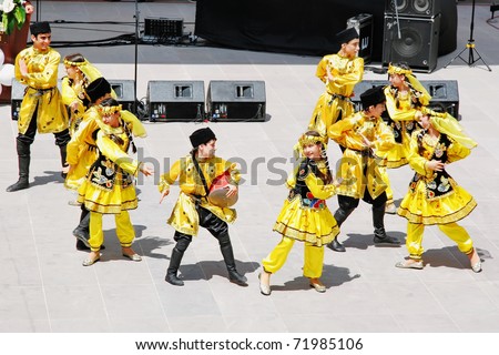 Azerbaijan Traditional Clothes