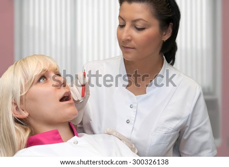 the doctor treats the patient\'s teeth